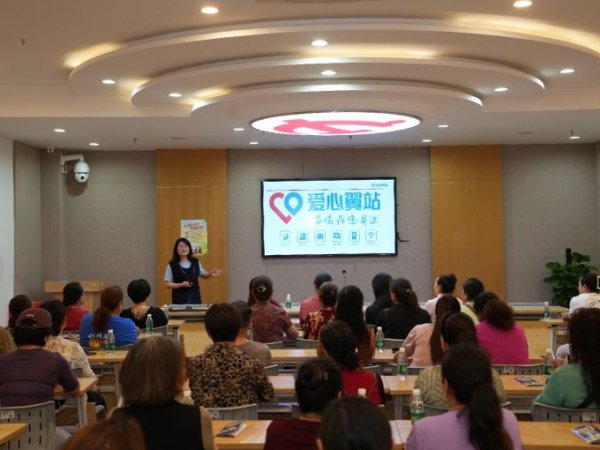 配查信 当防诈盾牌遇上微信视频：老年群体迎来 “智慧生活公开课”