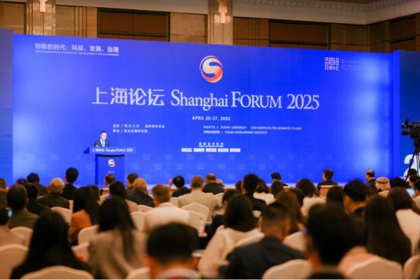 金猪配资 习近平：要前瞻性把握国际形势发展变化对我国的影响，因势利导对经济布局进行调整优化